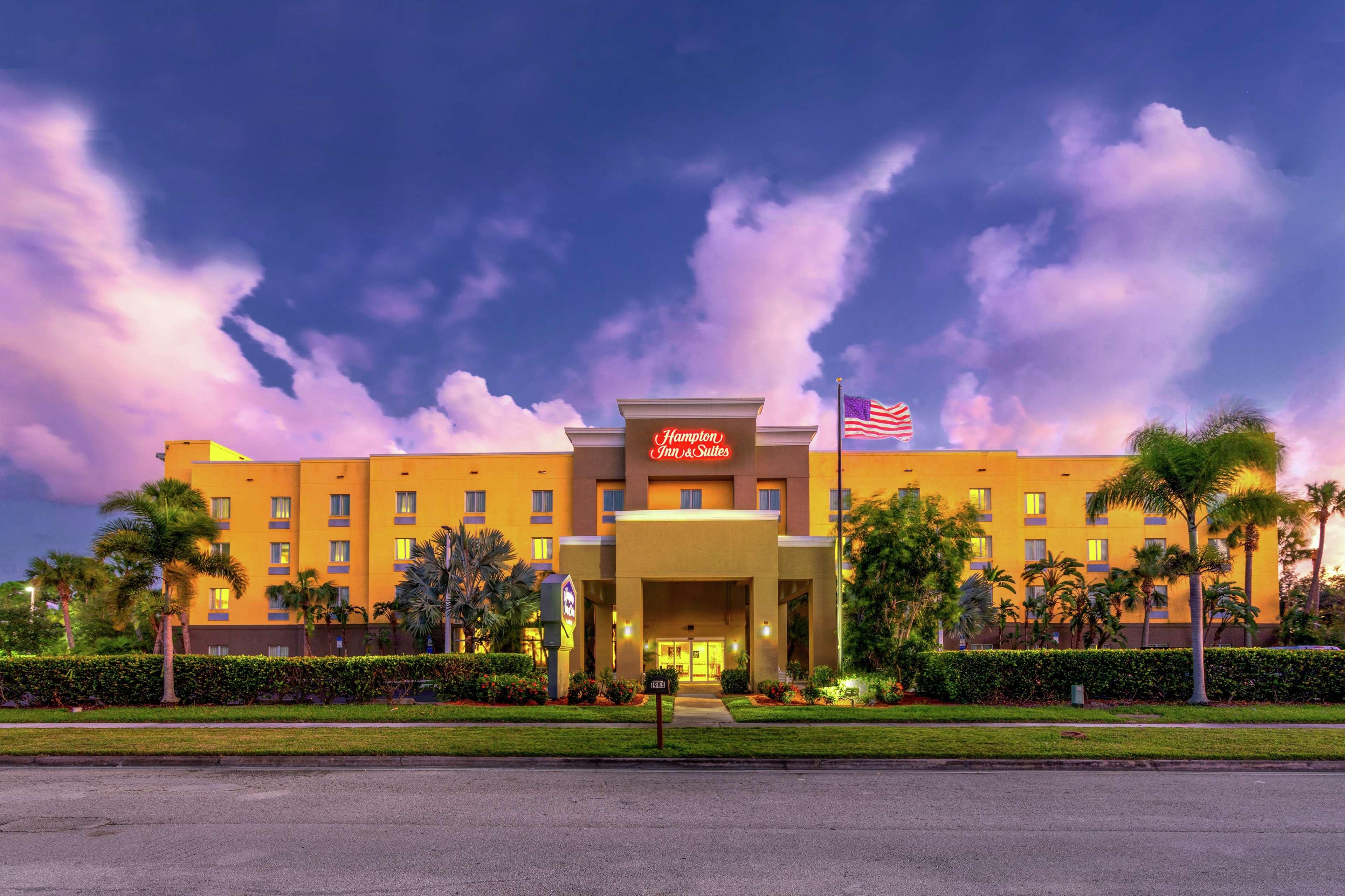 Hampton Inn & Suites - Форт Пирс Экстерьер фото